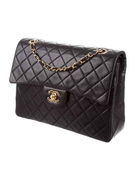 chanel classic quilted flap bag